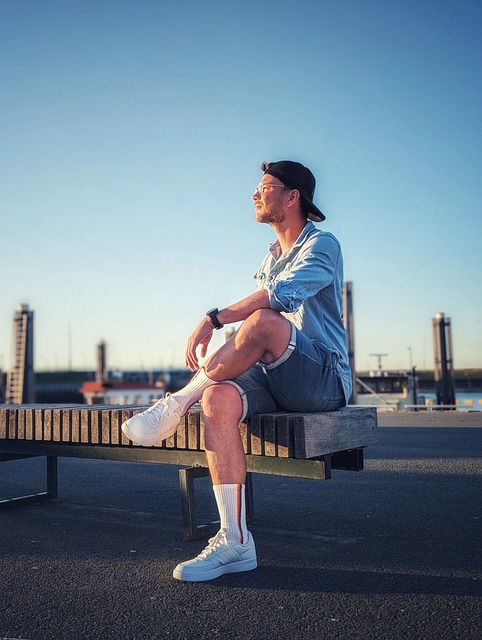 让人侧目并 让人侧目并